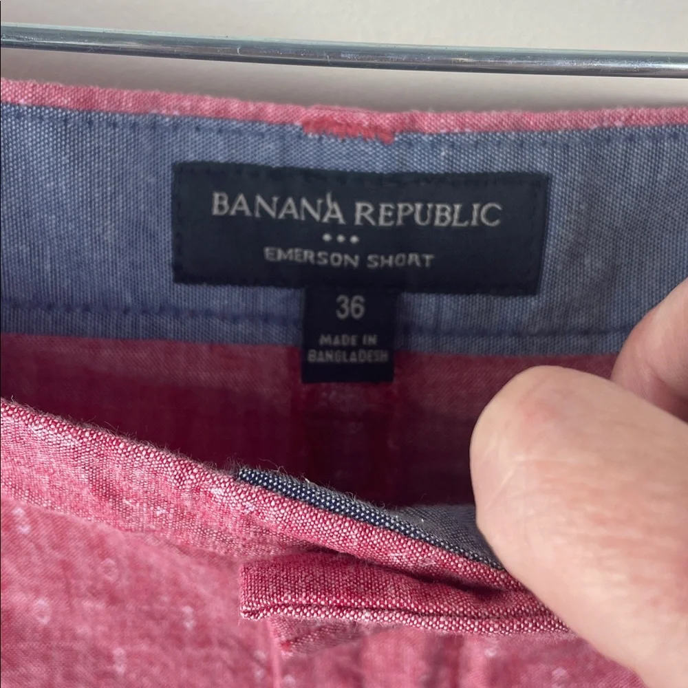 Banana Republic Emerson Short Modern Red Print Size 36